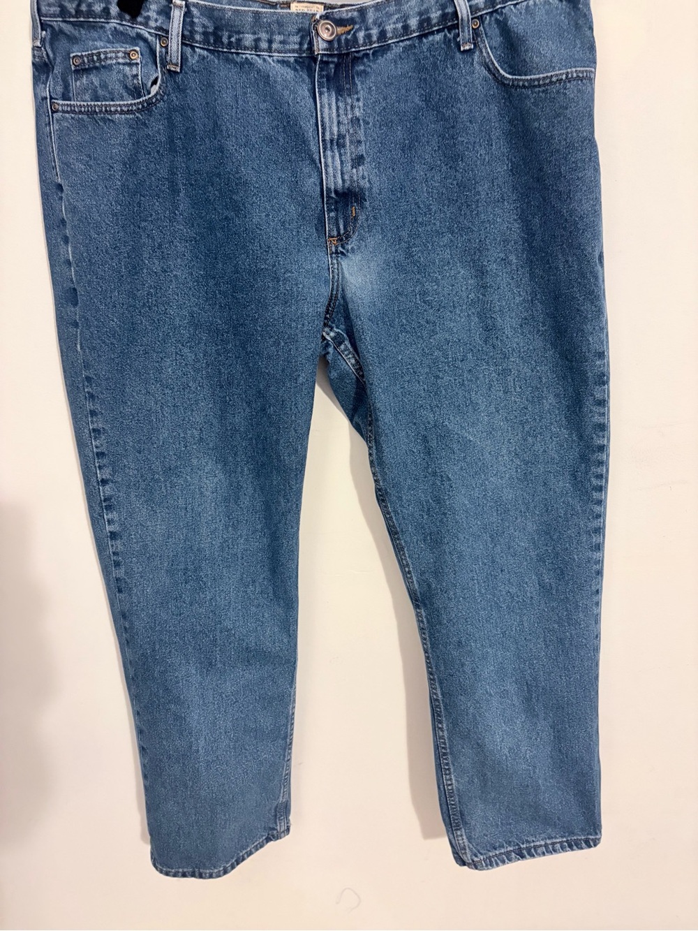 RedHead Men's Relaxed Jeans in Medium Blue Denim